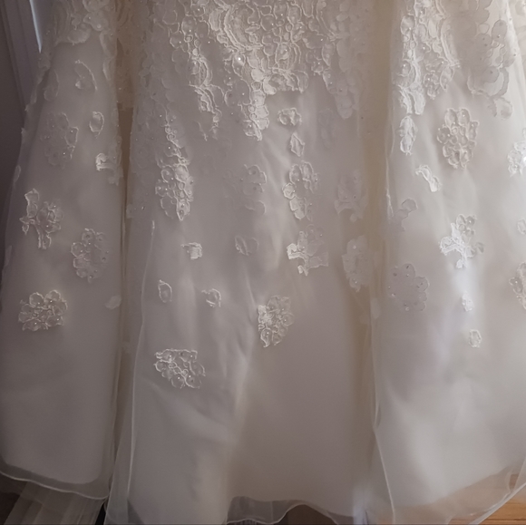 Wedding Dress - Picture 1 of 7